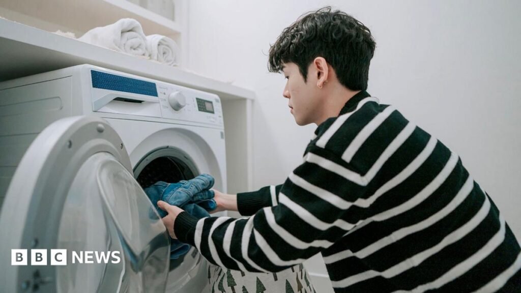 Four ways to keep your energy bills down Four ways to keep your energy bills down