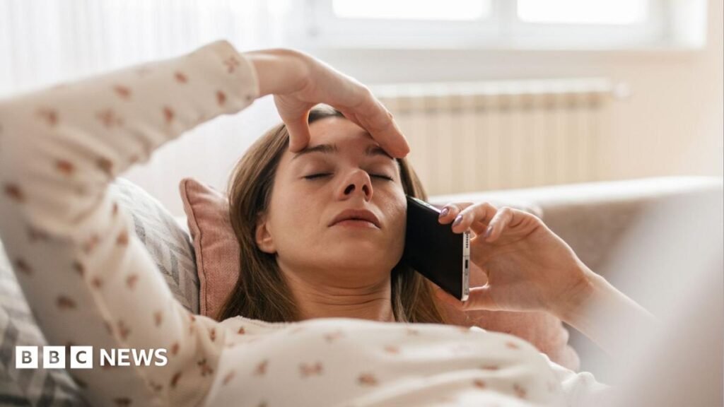 Off sick? You need to phone your boss, back-to-work adviser says Off sick? You need to phone your boss, back-to-work adviser says