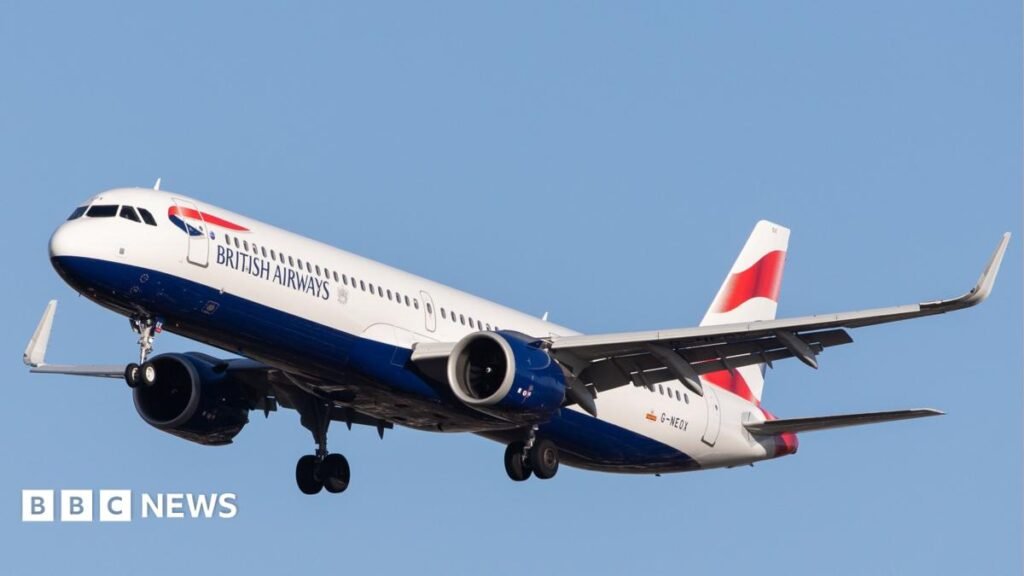 BA flight forced to turn back to Gatwick over cracked window BA flight forced to turn back to Gatwick over cracked window