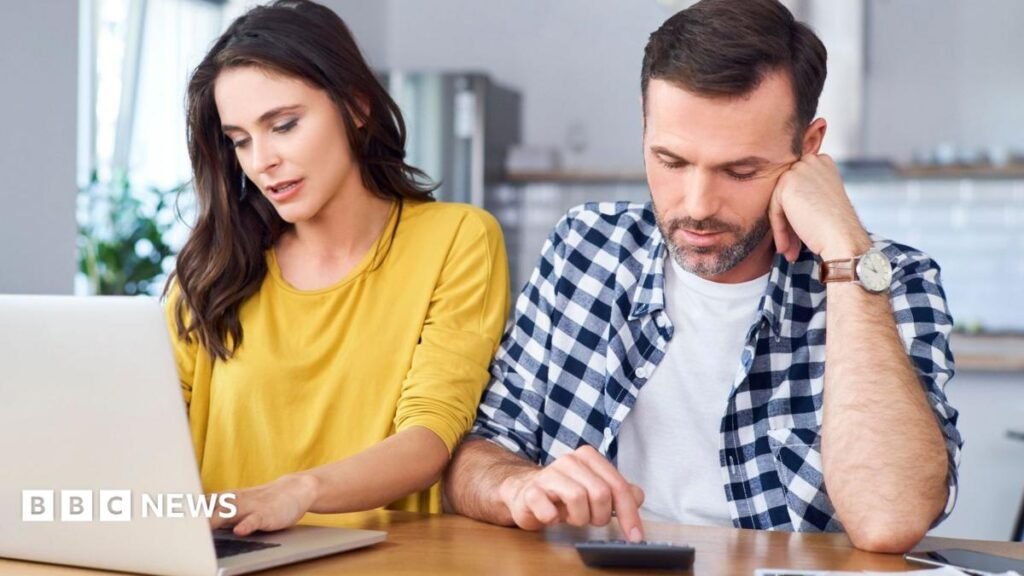 Home sellers cut asking prices on 3,000 properties a day, says Rightmove